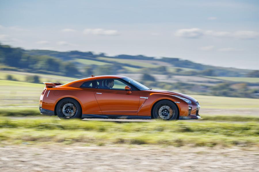  Nissan GT-R 2016 года  (UK) (фото 24 из 25)